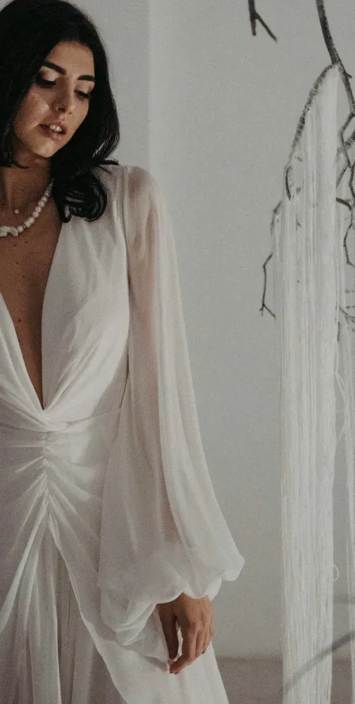 femme-essaie-robe-cocktail